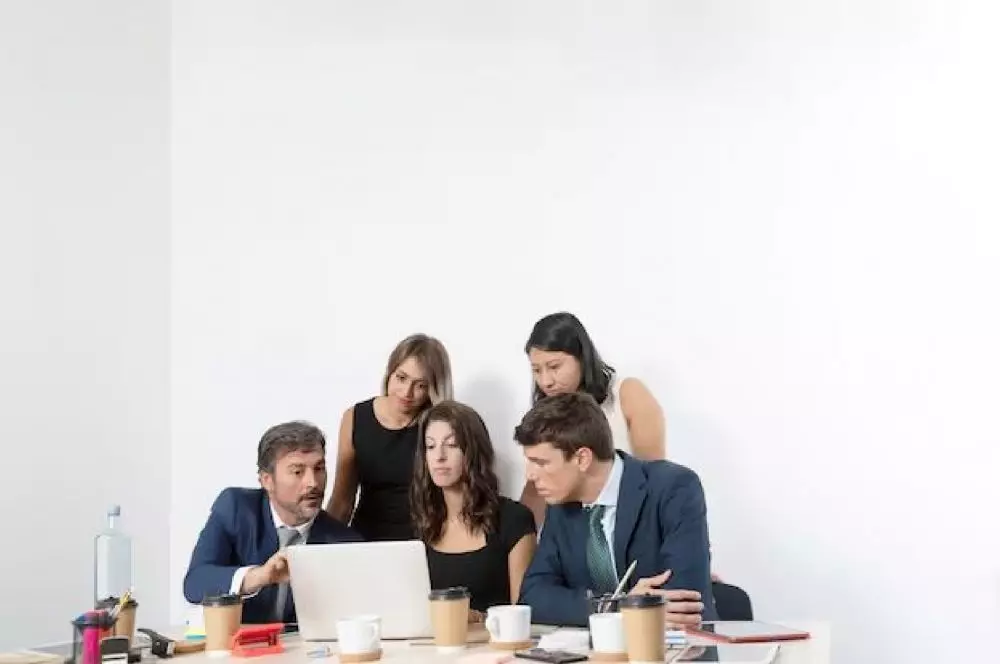 Contoh surat balasan penawaran freepik.com