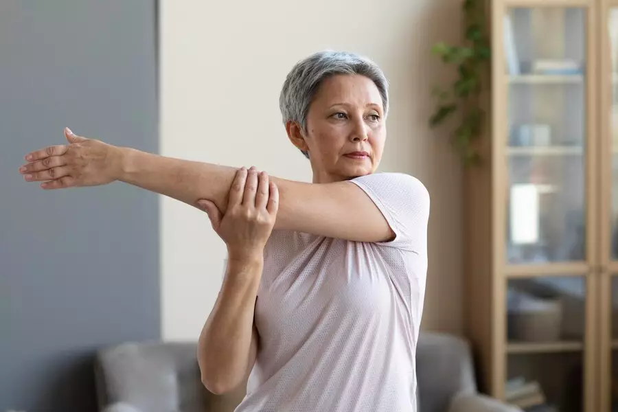Cara mencegah osteoporosis pada wanita menopause © 2024 freepik.com Cara mencegah osteoporosis pada wanita menopause © 2024 freepik.com