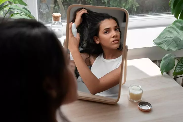 Contoh kalimat kritik freepik.com