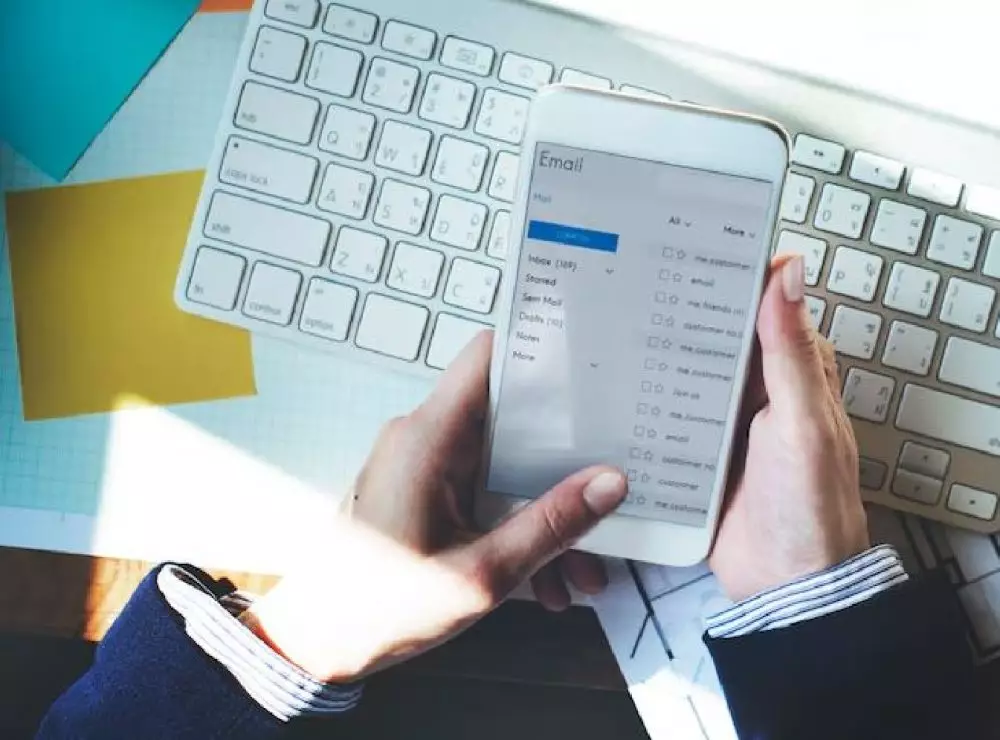 Contoh surat lamaran kerja email freepik.com