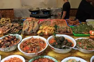 [KUIS] Jumlah lauk di piringmu ungkap seberapa hebat kamu menyelesaikan tugas lembur dadakan dari bos