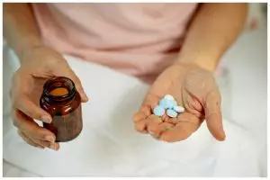 9 Minuman ini nggak boleh dikonsumsi bareng obat, bisa picu risiko penyakit jantung