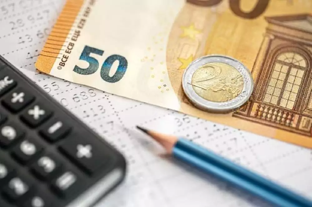 Contoh surat keterangan penghasilan orang tua freepik.com