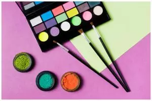 [KUIS] Melukis wajah jangan pakai cat kertas, yuk kenalan sama face painting yang aman dipakai