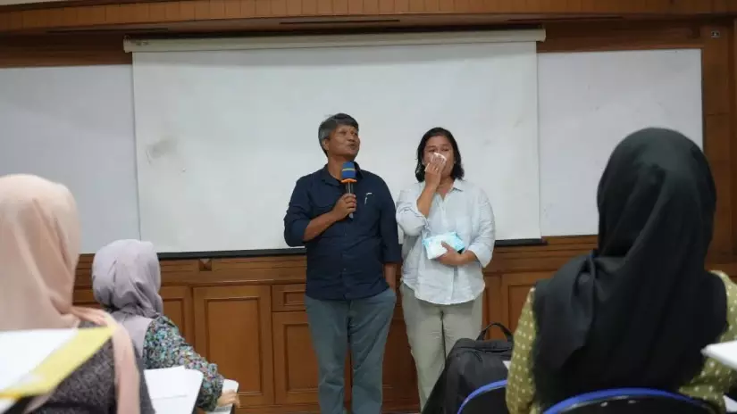 orang tua ikut kuliah perdana gantikan anak berbagai sumber orang tua ikut kuliah perdana gantikan anak berbagai sumber