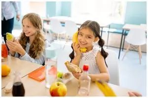 Bantu tingkatkan konsentrasi belajar, 9 makanan ini wajib dikonsumsi anak saat makan siang
