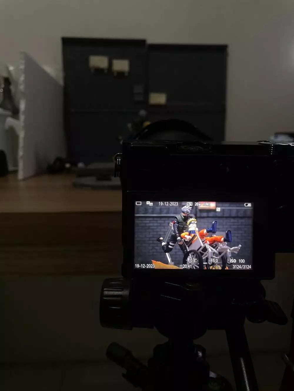 Pria ini tuai prestasi di kancah internasional berkat motret mainan © Berbagai sumber