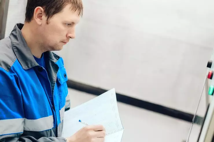 Contoh surat pengunduran diri karyawan pabrik freepik.com