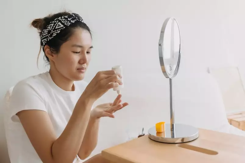 skincare mendekati expired aman © 2024 freepik.com