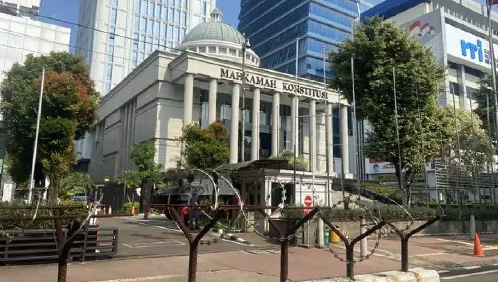 Perbedaan kedudukan MK dan DPR liputan6.com Perbedaan kedudukan MK dan DPR liputan6.com