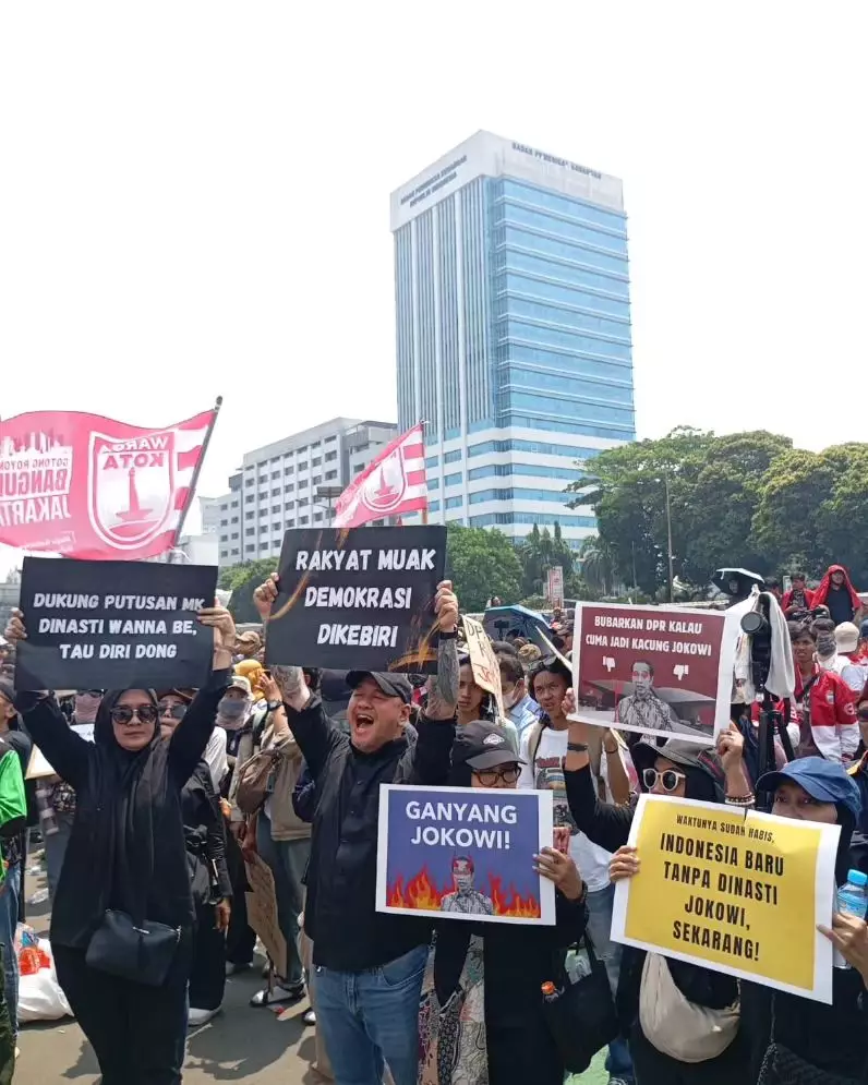 Pihak istana sebut akan tertib soal pilkada berbagai sumber