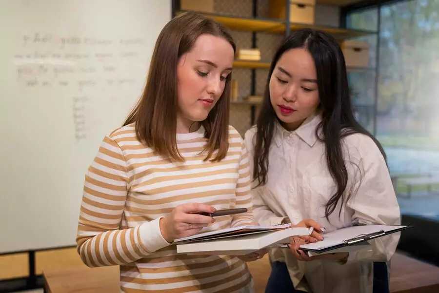 Contoh kalimat due to © 2024 freepik.com Contoh kalimat due to © 2024 freepik.com