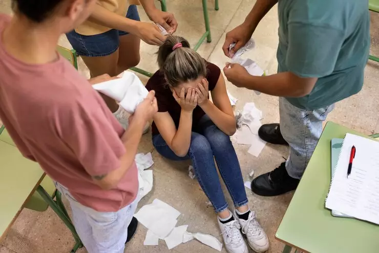Cara mengatasi bullying di sekolah freepik.com Cara mengatasi bullying di sekolah freepik.com