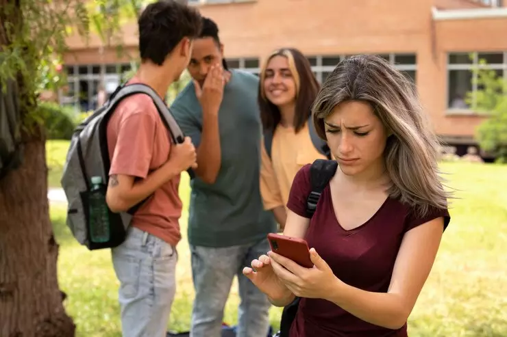 Cara mengatasi bullying di sekolah freepik.com Cara mengatasi bullying di sekolah freepik.com
