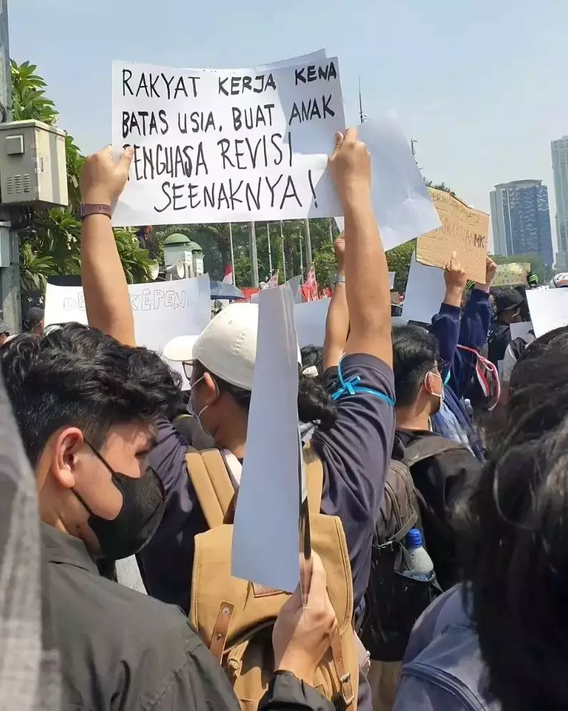 Iriana joget di Makassar saat ramai protes berbagai sumber Iriana joget di Makassar saat ramai protes berbagai sumber