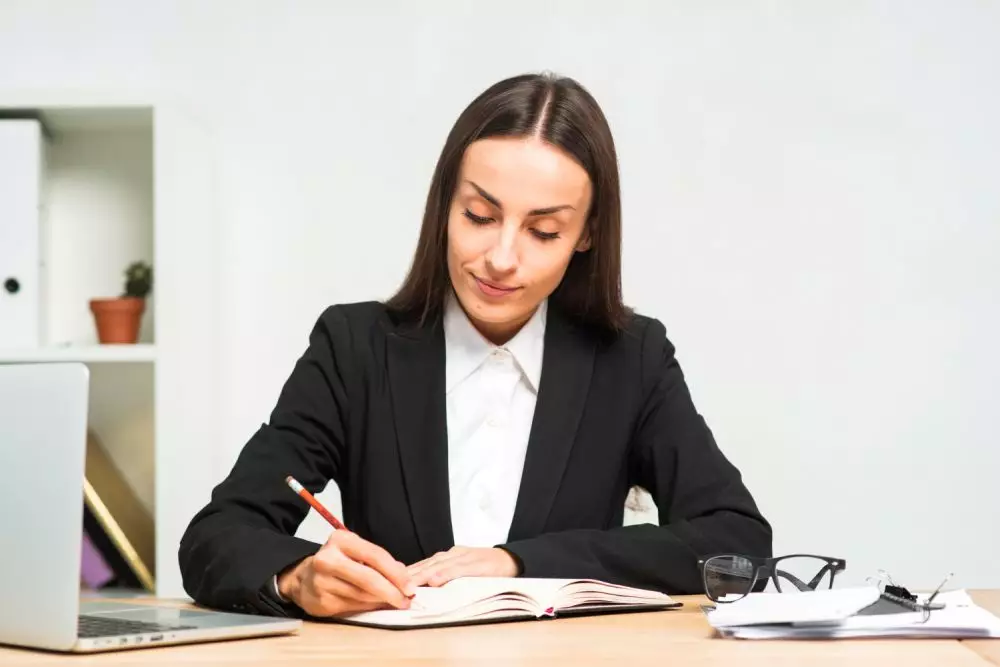 Contoh surat lamaran kerja Alfamart © 2024 freepik.com Contoh surat lamaran kerja Alfamart © 2024 freepik.com