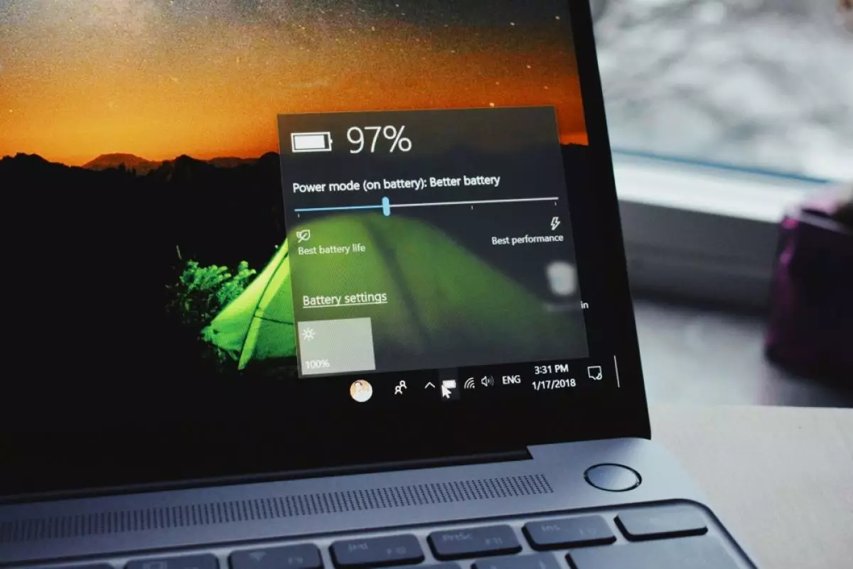 Cara menampilkan persentase baterai di Macbook untuk memantau masa pakainya