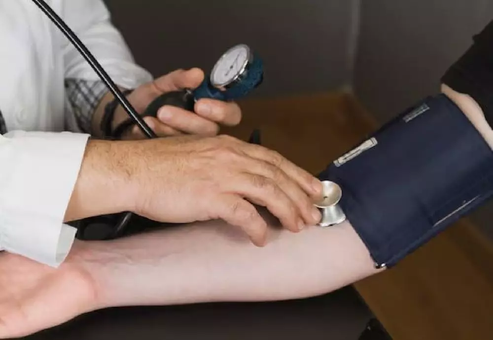 Cara menurunkan darah tinggi freepik.com