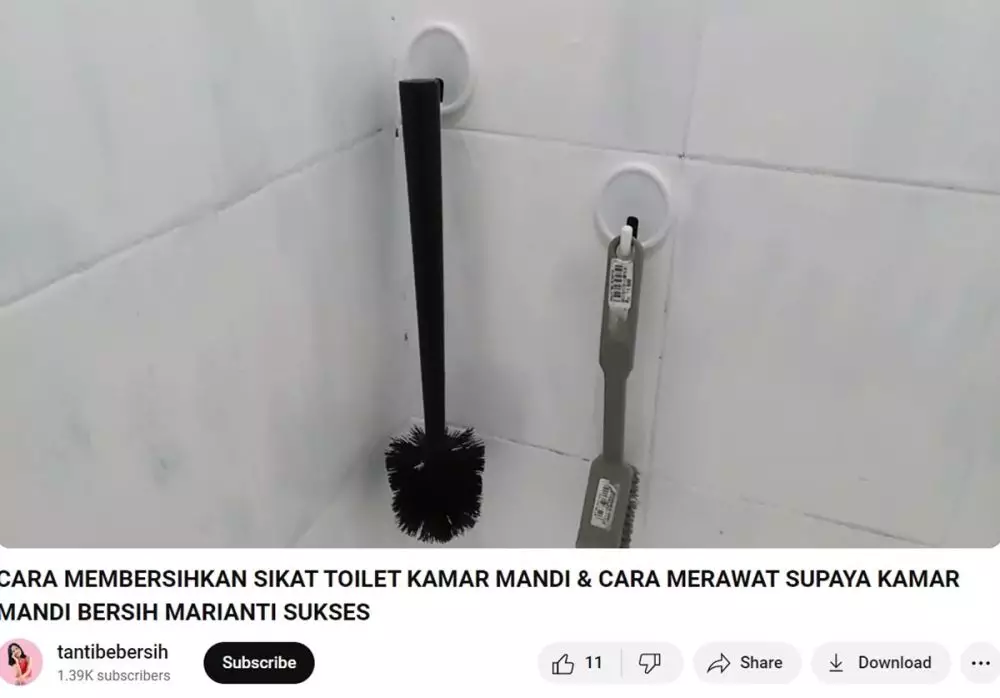 trik bersihkan sikat kloset agar lebih higienis © YouTube trik bersihkan sikat kloset agar lebih higienis © YouTube