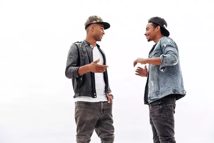 Contoh kalimat aktif transitif freepik.com