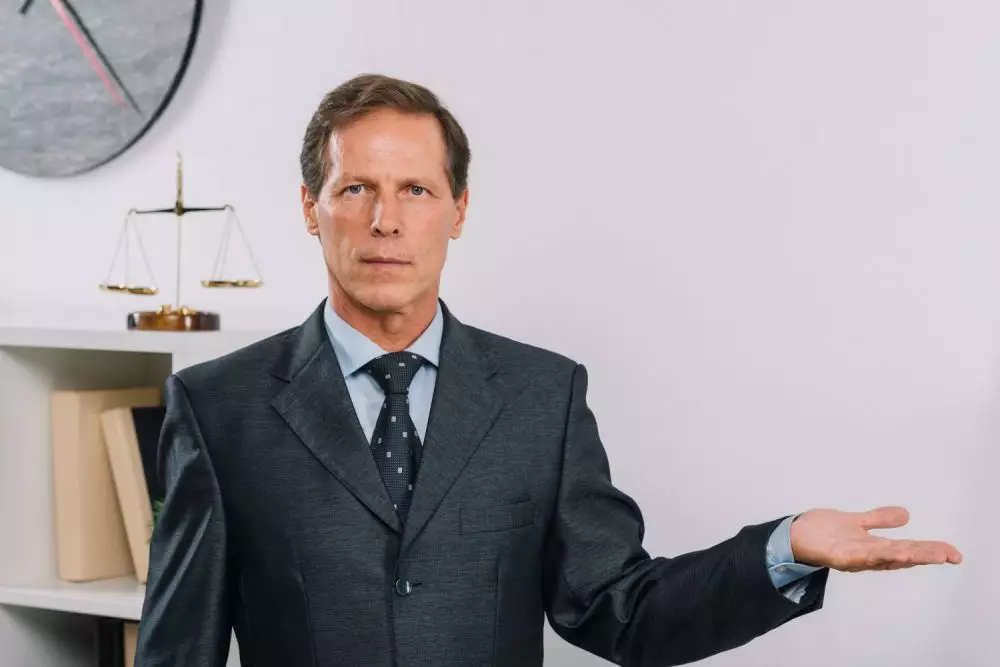 Contoh surat dakwaan tunggal © 2024 freepik.com