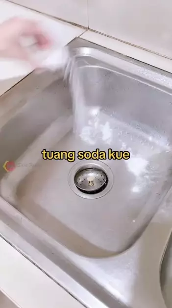 Trik atasi wastafel bau dan kusam cuma modal 2 bahan © TikTok Trik atasi wastafel bau dan kusam cuma modal 2 bahan © TikTok