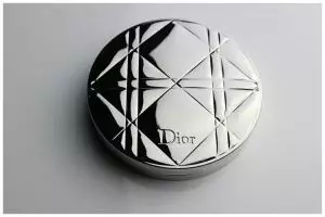 [KUIS] Gambar bedak pertama dari 3 brand lokal yang kamu pilih ini ungkap makeup yang perlu kamu coba!