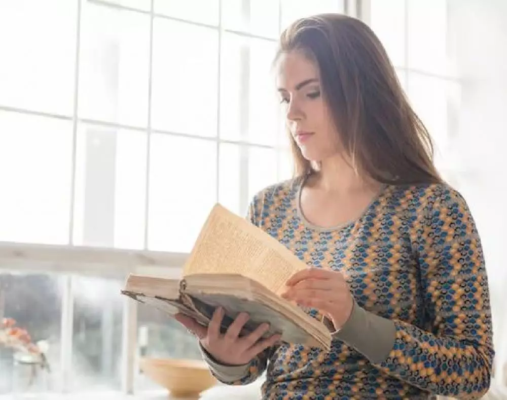 Contoh kalimat objektif dan subjektif freepik.com