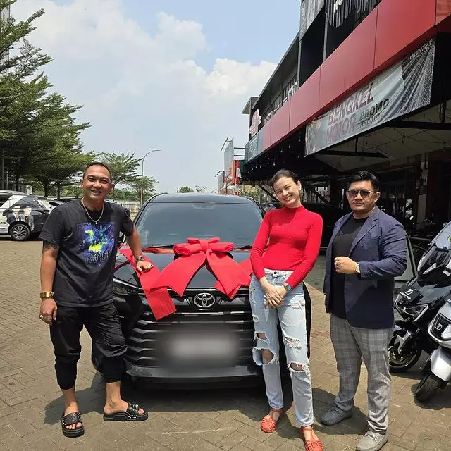 Kimberly pamer mobil baru © Instagram