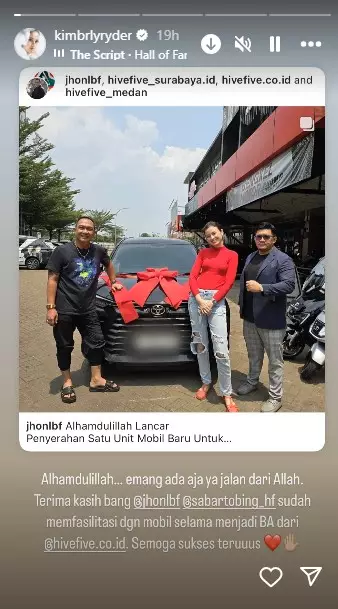 Kimberly pamer mobil baru © Instagram