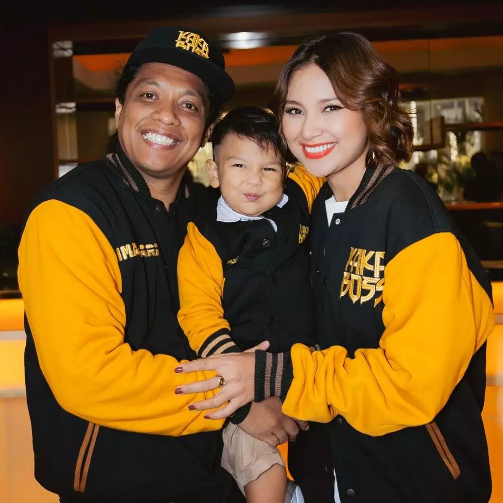 perjuangan arie kriting dapatkan restu ibu indah permatasari © 2024 Instagram