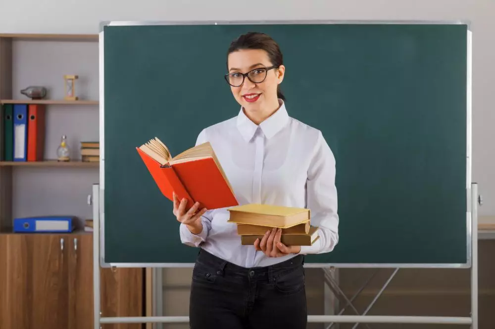 Contoh surat pengunduran diri dari sekolah sebagai guru © 2024 freepik.com Contoh surat pengunduran diri dari sekolah sebagai guru © 2024 freepik.com