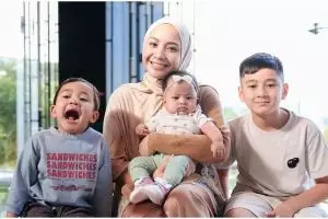 [KUIS] Bak pinang dibelah dua, cari tahu seleb siapa yang masa kecilnya plek ketiplek sama anaknya!