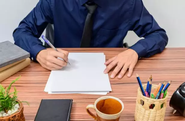 Contoh surat perintah kerja freepik.com