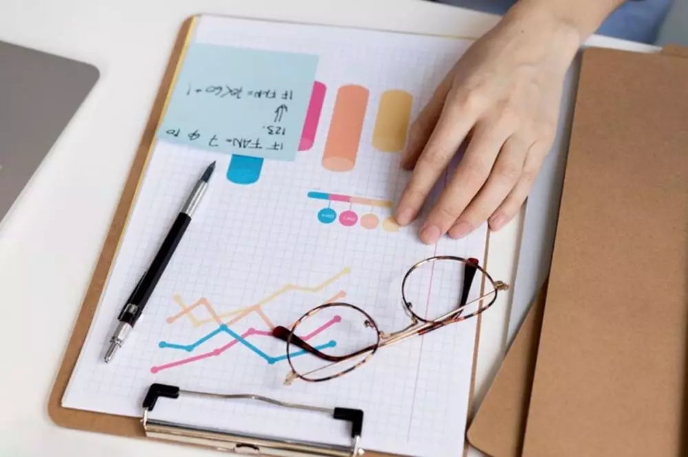 teks laporan hasil observasi tentang lingkungan sekolah © 2024 Freepik.com