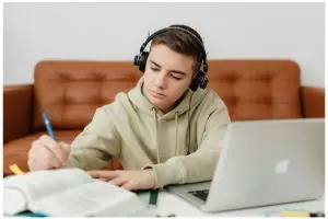 Suka ngerjain tugas pakai sistem SKS? 9 camilan sehat ini wajib dikonsumsi biar tubuh tak tumbang