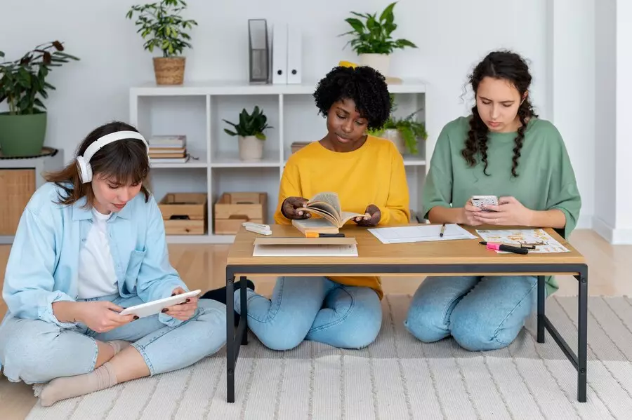 Contoh soal GLBB © 2024 freepik.com