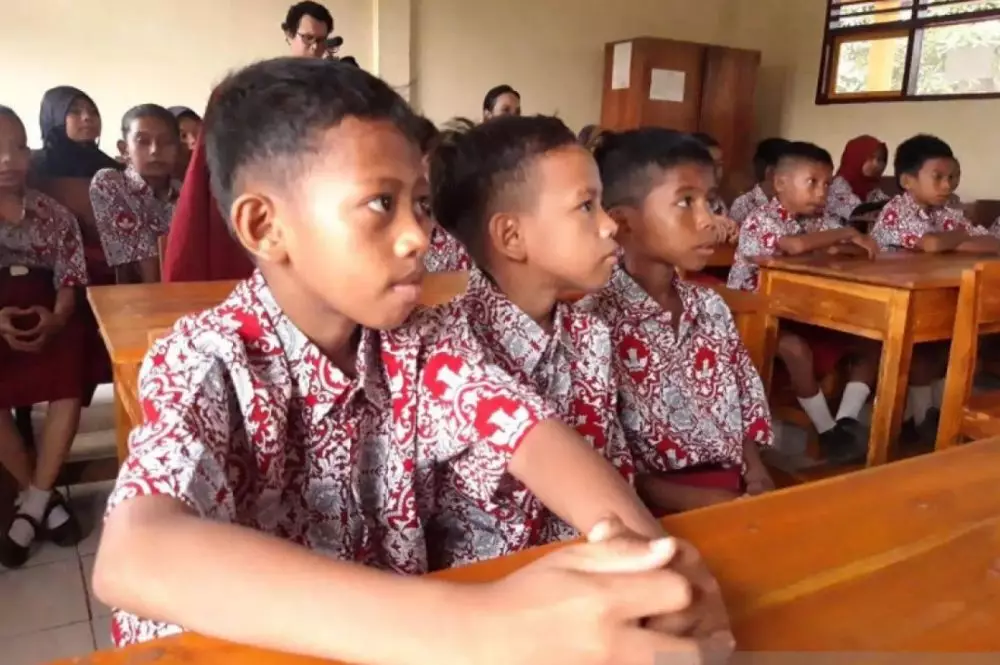 Peluang dan tantangan penerapan Kurikulum Merdeka di daerah 3T © 2024 brilio.net Peluang dan tantangan penerapan Kurikulum Merdeka di daerah 3T © 2024 brilio.net