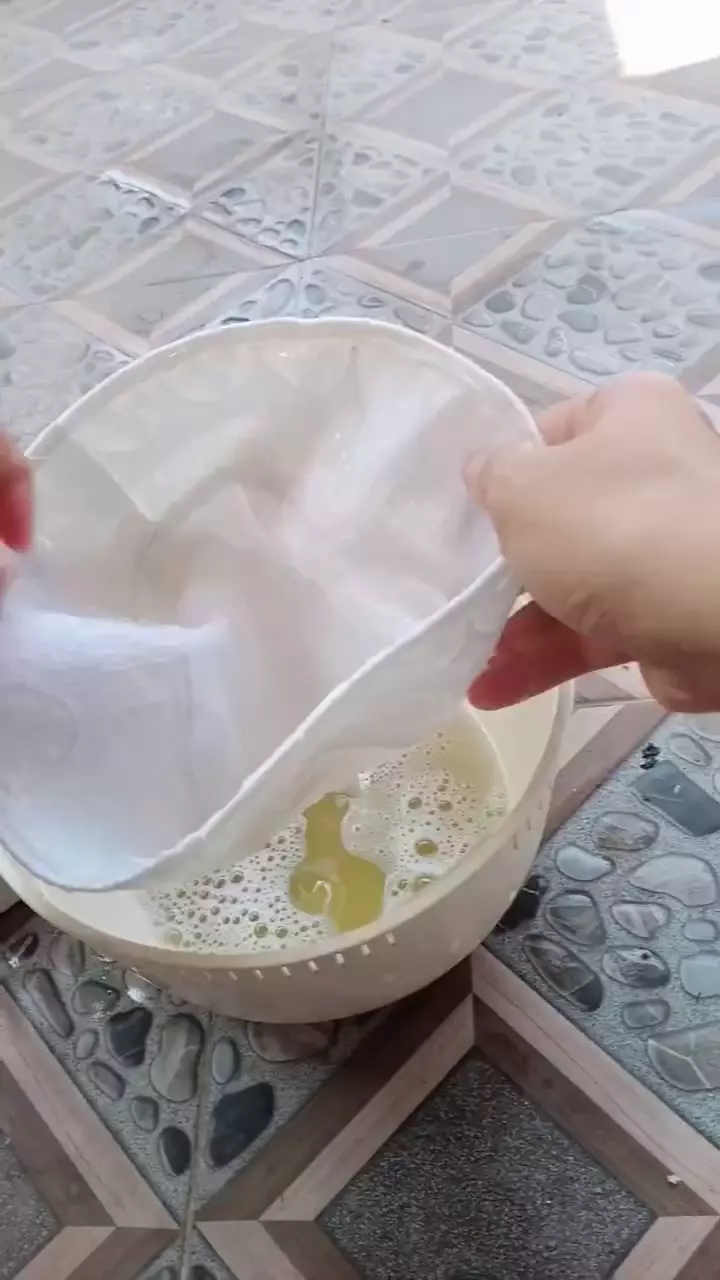 cara cuci peci kusam dan penuh noda hitam © Facebook