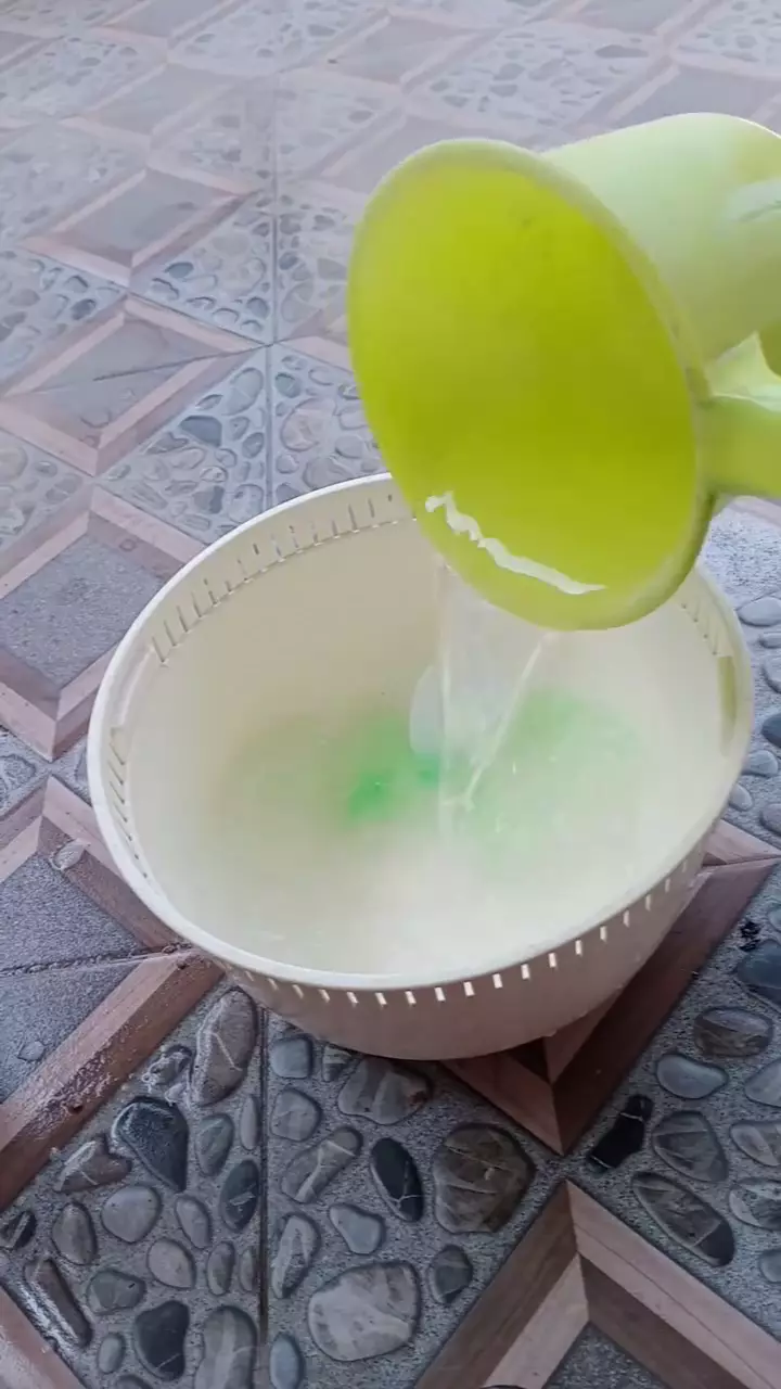 cara cuci peci kusam dan penuh noda hitam © Facebook