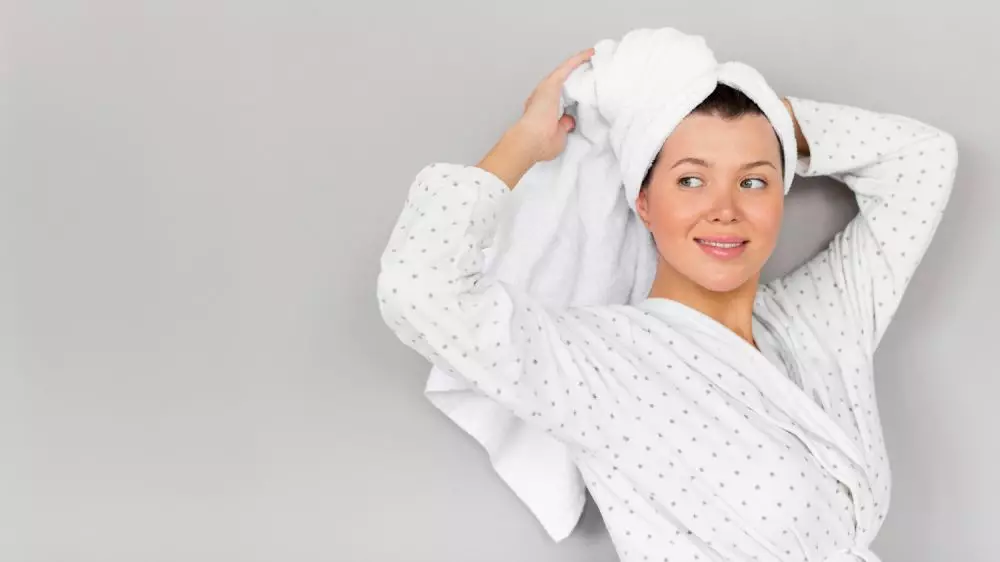 6 manfaat mandi malam © 2024 brilio.net