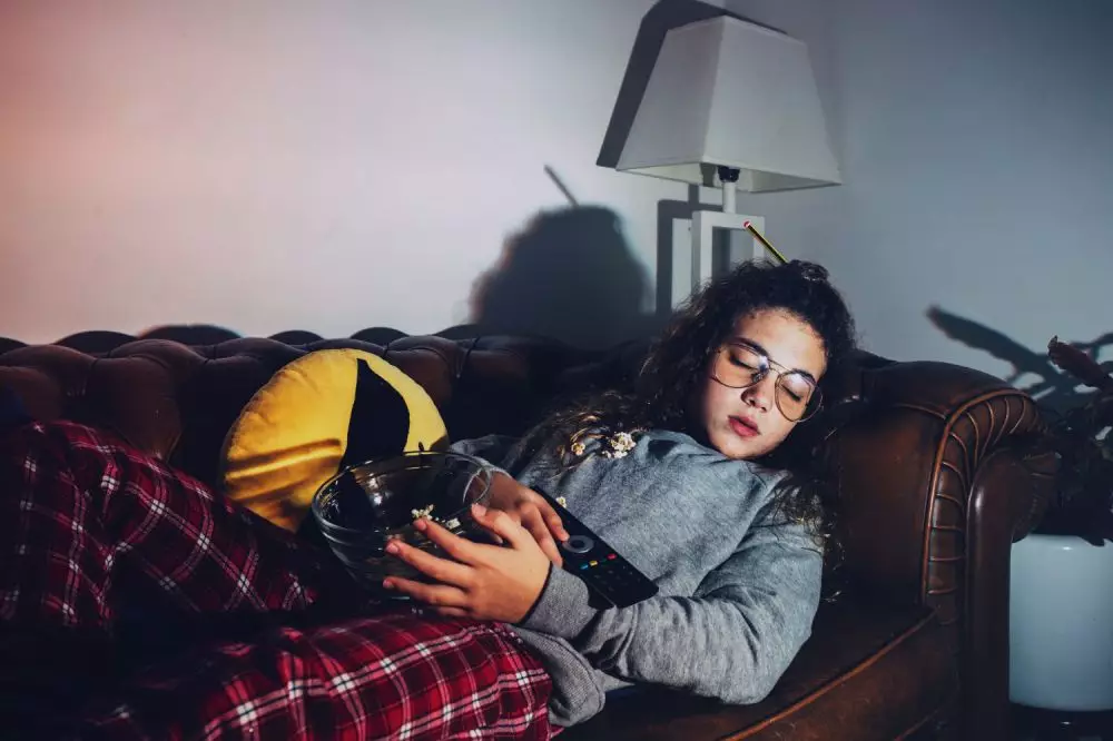 6 manfaat mandi malam © 2024 brilio.net