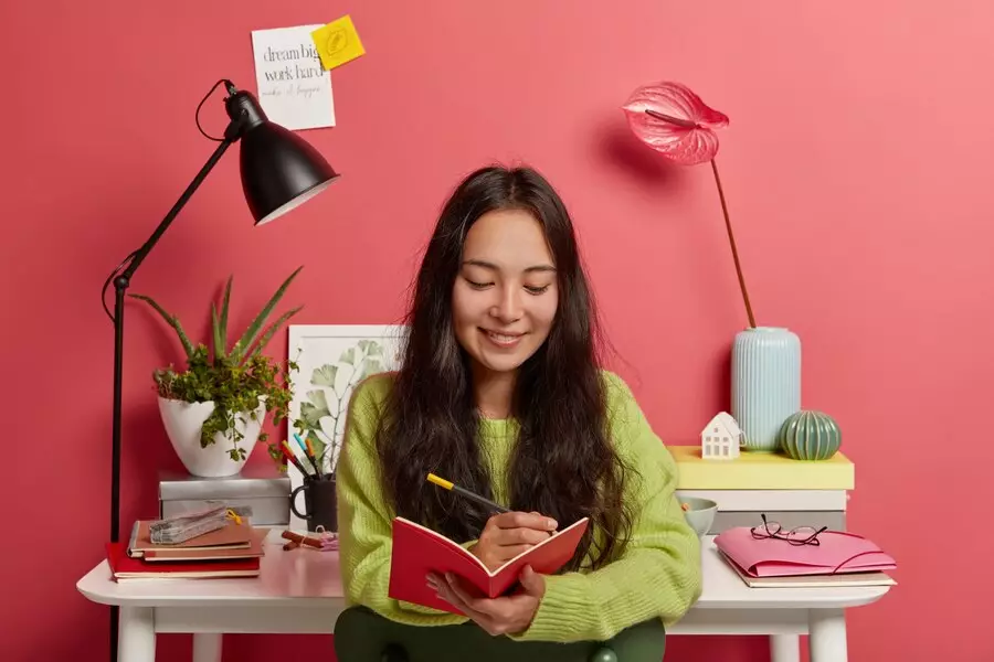 Contoh kalimat langsung © 2024 freepik.com Contoh kalimat langsung © 2024 freepik.com