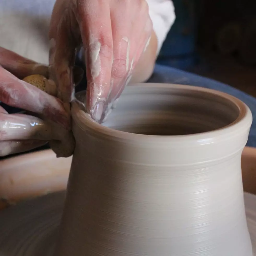 Seni kriya adalah cabang seni rupa, pahami pengertian dan fungsinya © 2022 brilio.net