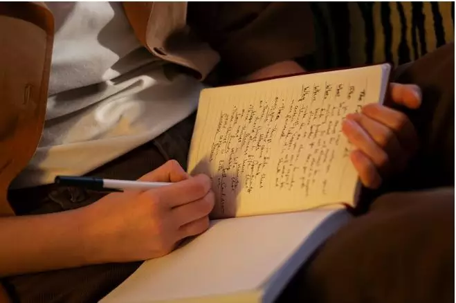 50 Contoh kalimat diksi dalam puisi © 2024 brilio.net