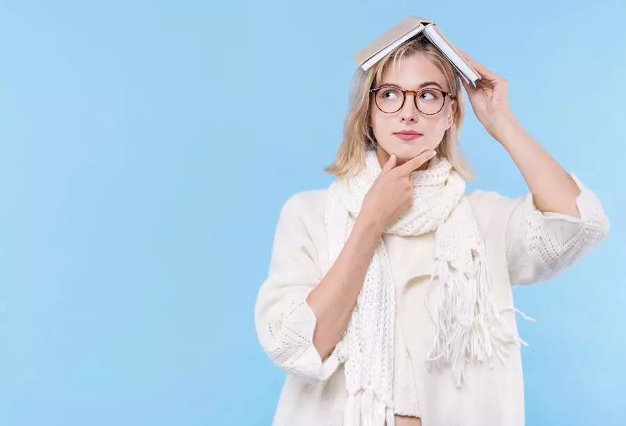 Contoh kalimat future continuous tense © 2024 freepik.com