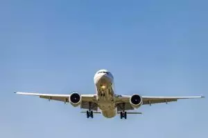 Dipengaruhi kebiasaan manusia saat naik kapal, ini alasan kenapa pintu masuk pesawat ada di sisi kiri