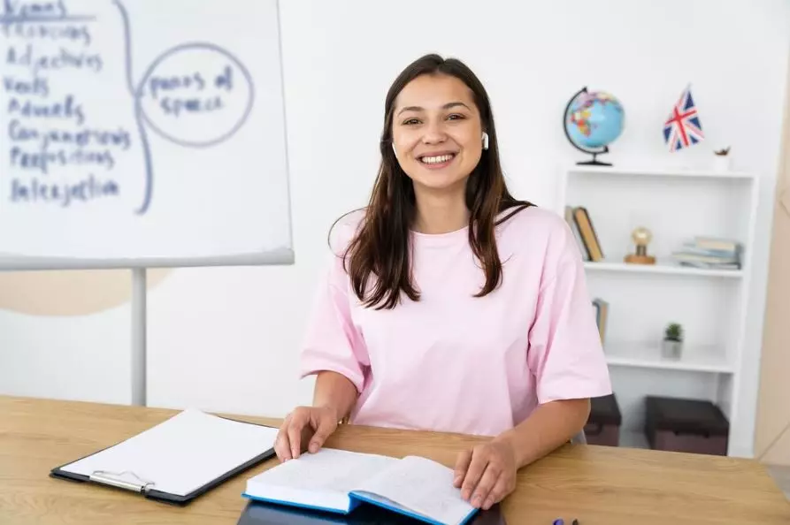 60 Contoh kalimat present continuous tense © 2024 brilio.net 60 Contoh kalimat present continuous tense © 2024 brilio.net