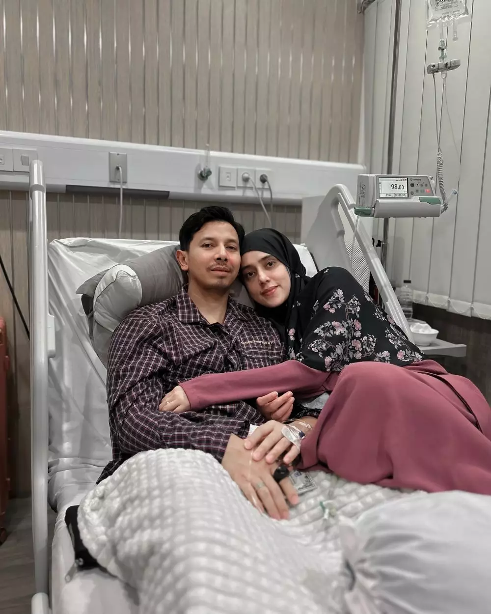 fairuz ungkap momen haru dampingi suami di rs © instagram fairuz ungkap momen haru dampingi suami di rs © instagram