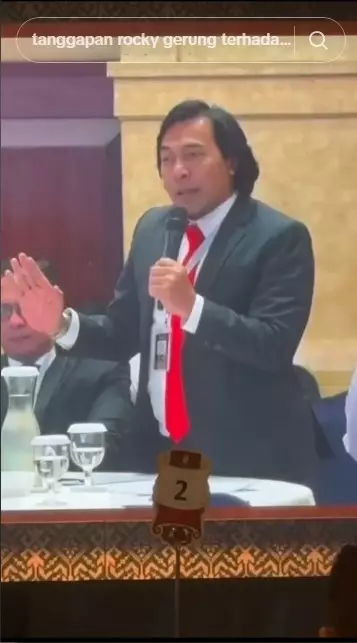 Komeng mode serius dalam rapat DPD © TikTok